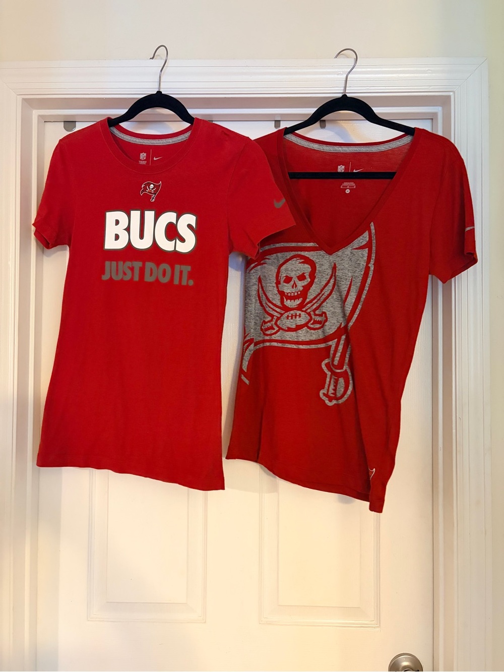 Nike NFL Ladies Tampa Bay Buccaneers Graphic Tees (2)